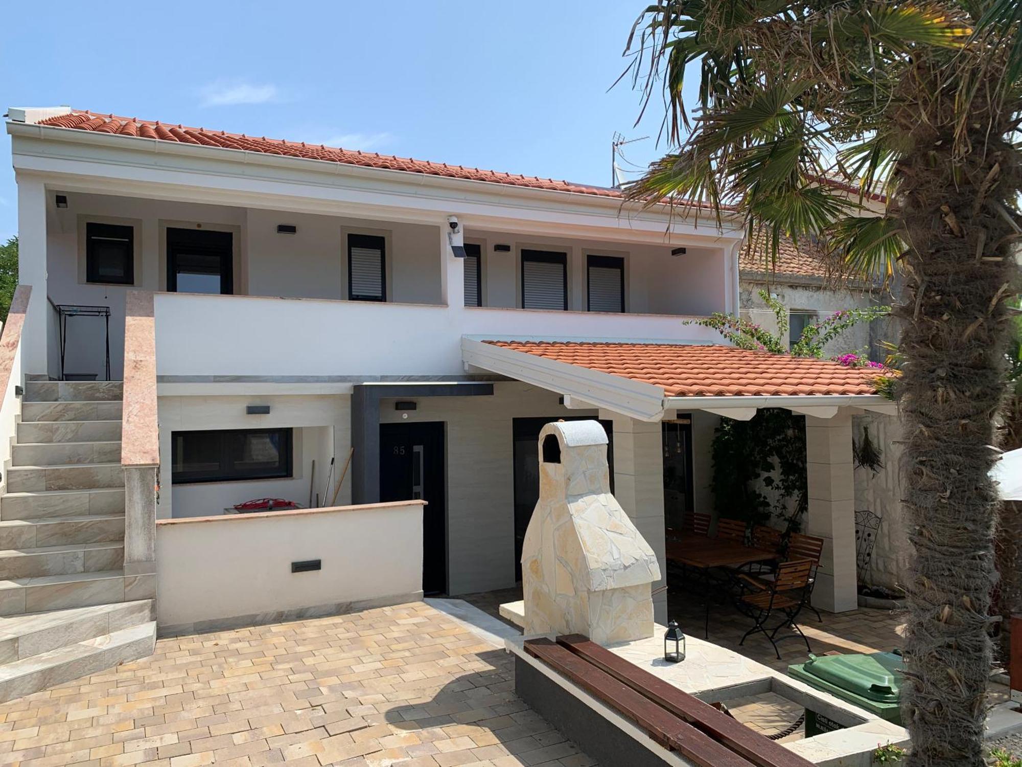 House In Between Beaches Vir