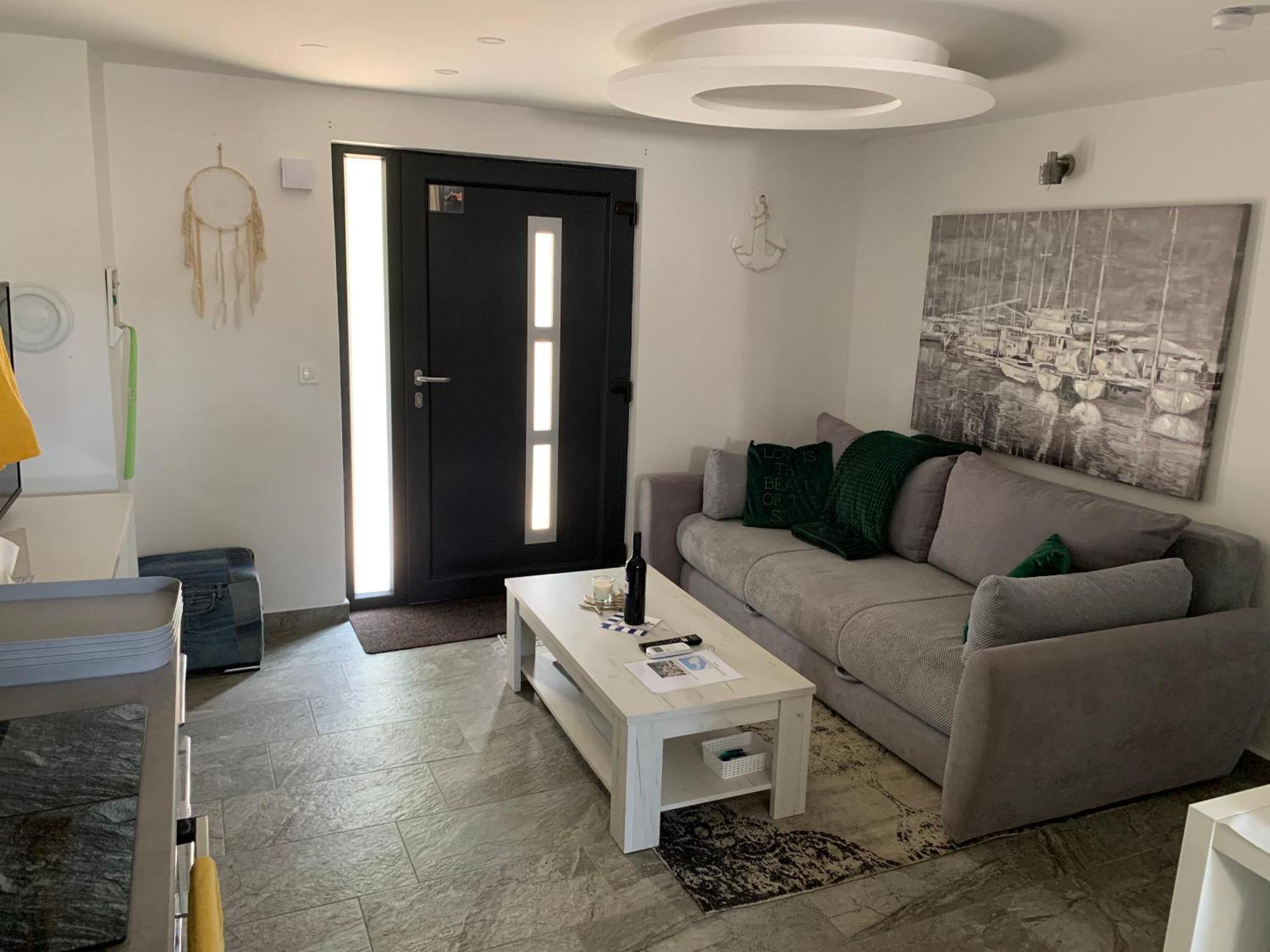 House In Between Beaches Holiday home Vir