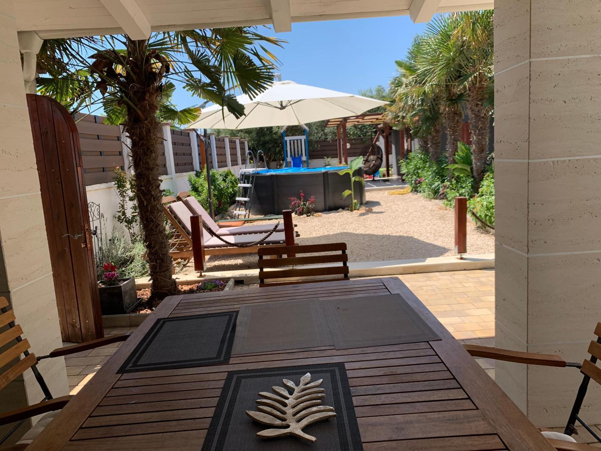 House In Between Beaches Vir