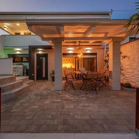 House In Between Beaches Vir Exterior photo